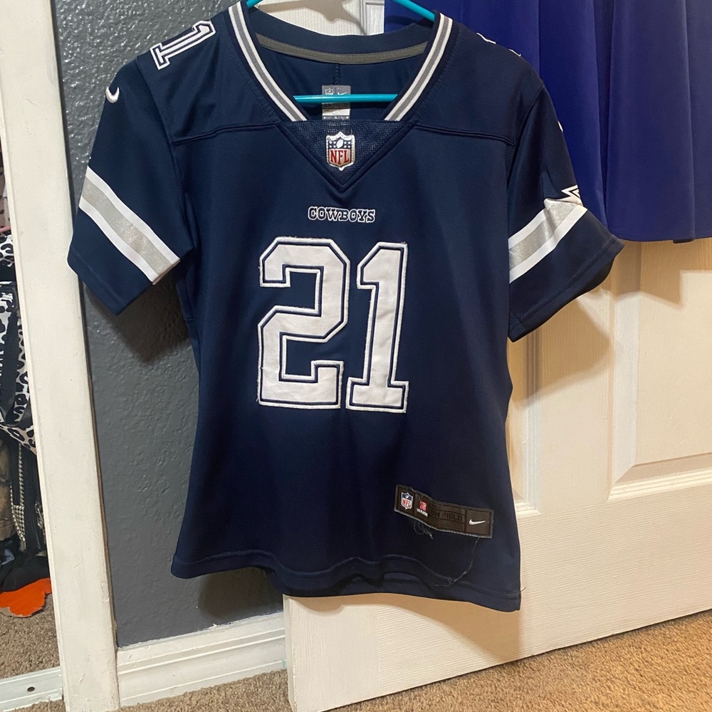 on field ezekiel elliott dallas cowboys jersey